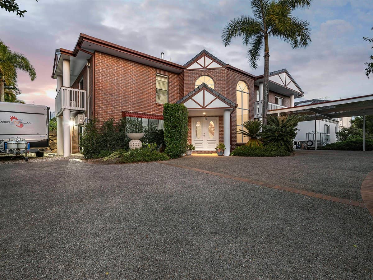 91 Saturn Crescent, BRIDGEMAN DOWNS - Thumbnail 3