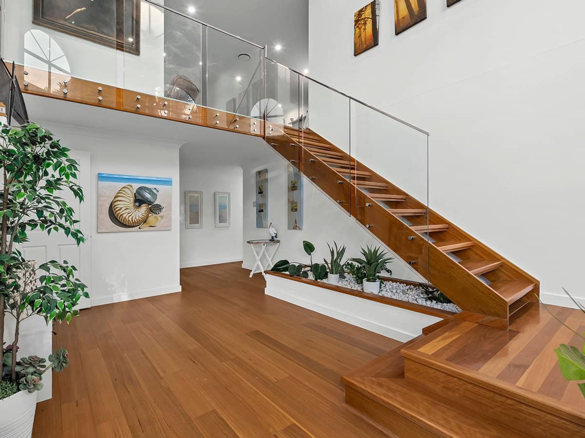 91 Saturn Crescent, BRIDGEMAN DOWNS - Thumbnail 4