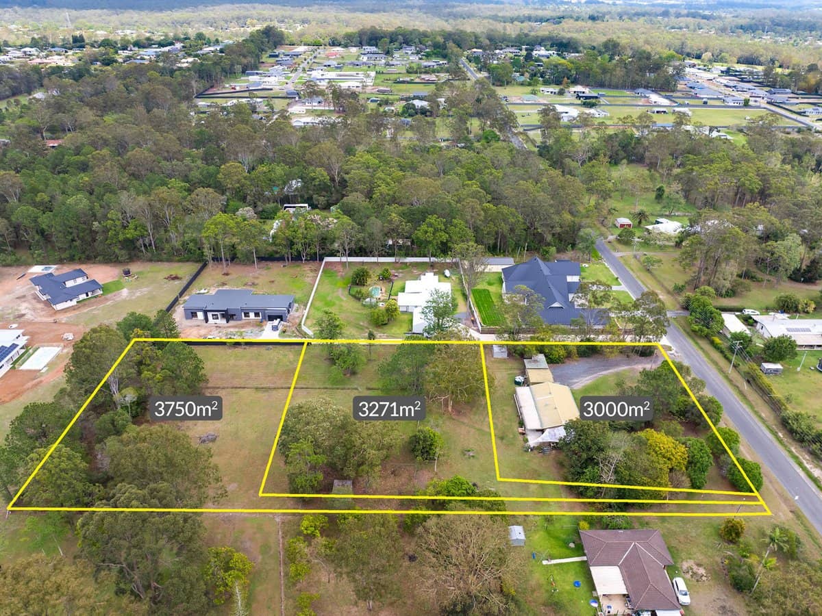 5-11 McLoughlin Road, MORAYFIELD - Thumbnail 1