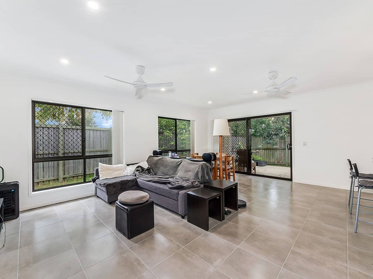 116-118 Oakey Flat Road, MORAYFIELD - Thumbnail 2
