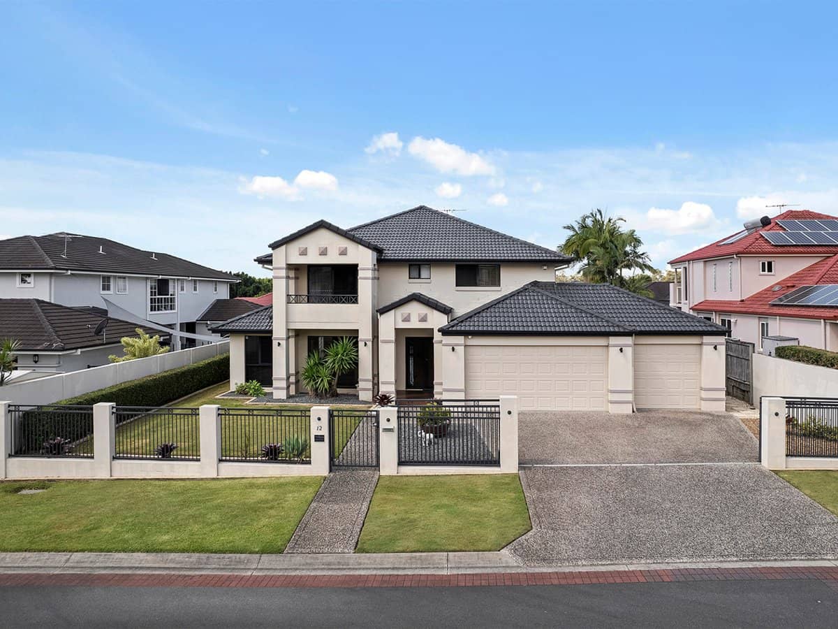 12 Trequanda Place, BRIDGEMAN DOWNS - Thumbnail 1