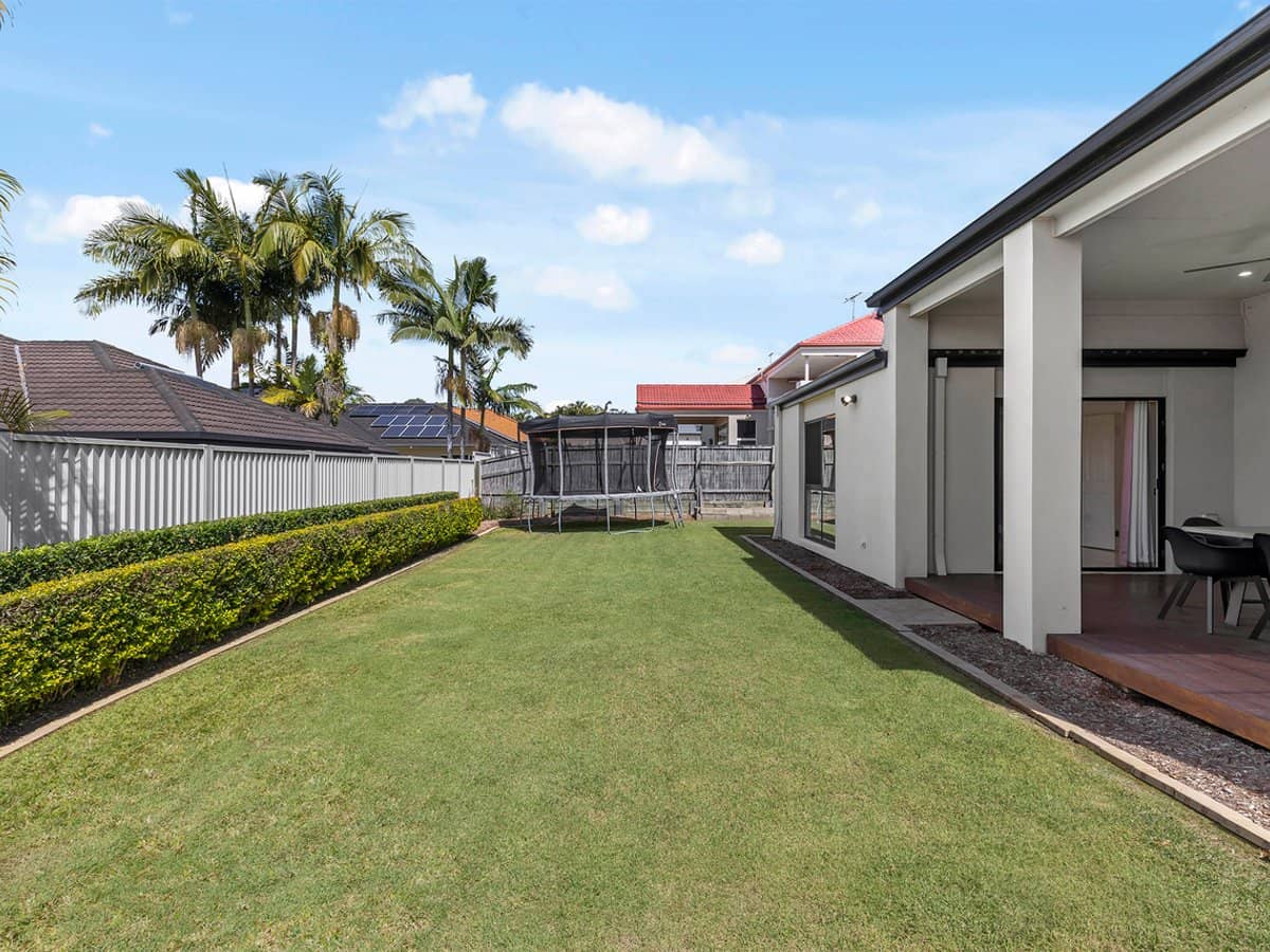 12 Trequanda Place, BRIDGEMAN DOWNS - Thumbnail 2