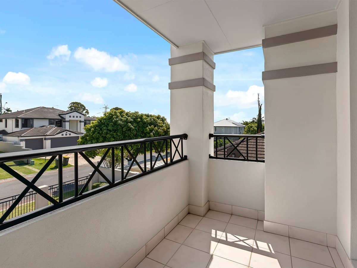 12 Trequanda Place, BRIDGEMAN DOWNS - Thumbnail 4