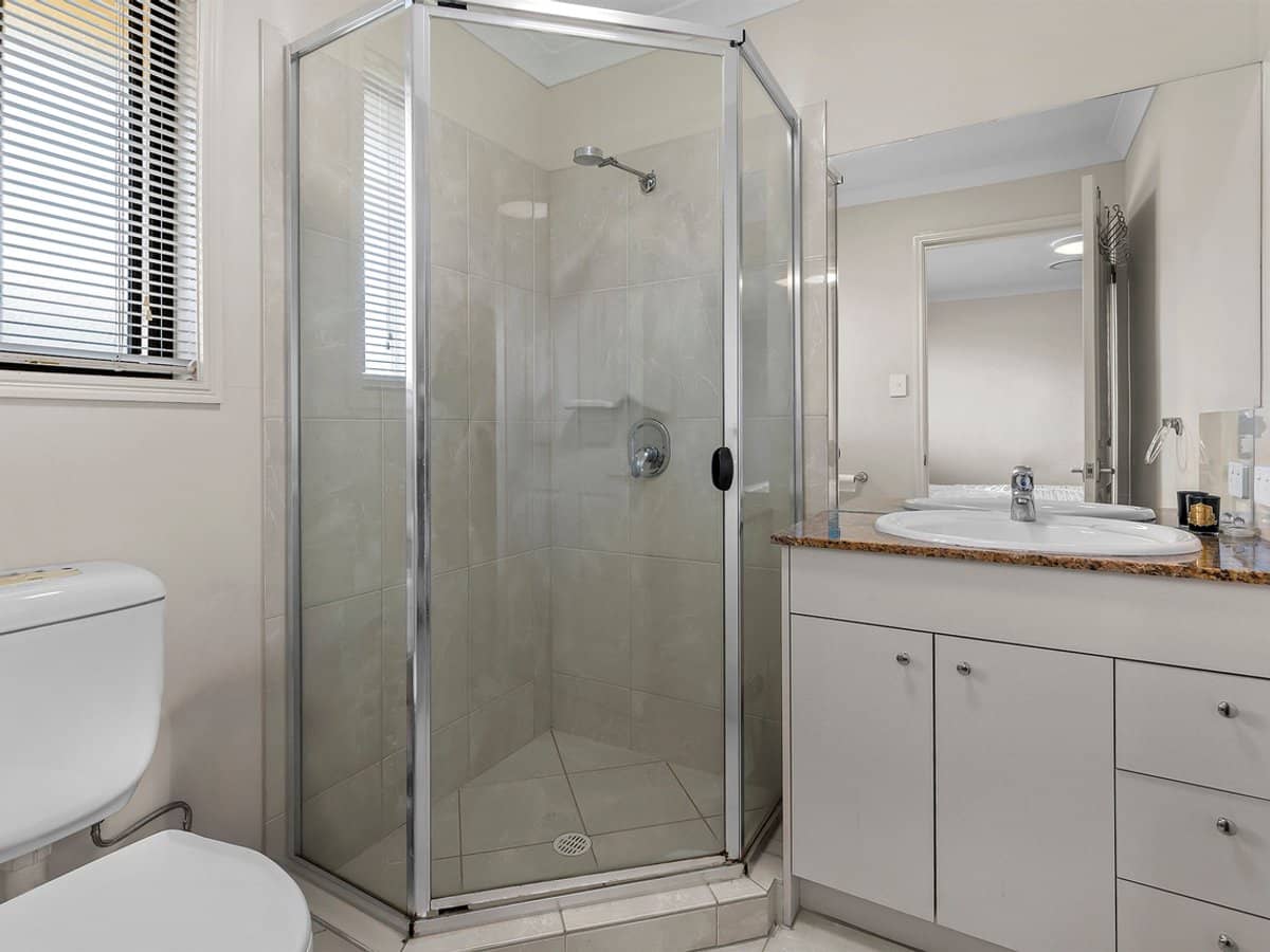 12 Trequanda Place, BRIDGEMAN DOWNS - Thumbnail 14