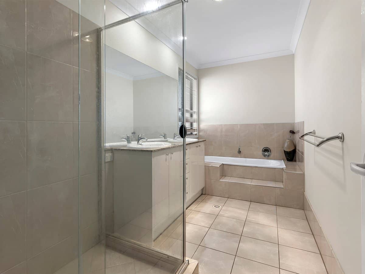 12 Trequanda Place, BRIDGEMAN DOWNS - Thumbnail 18