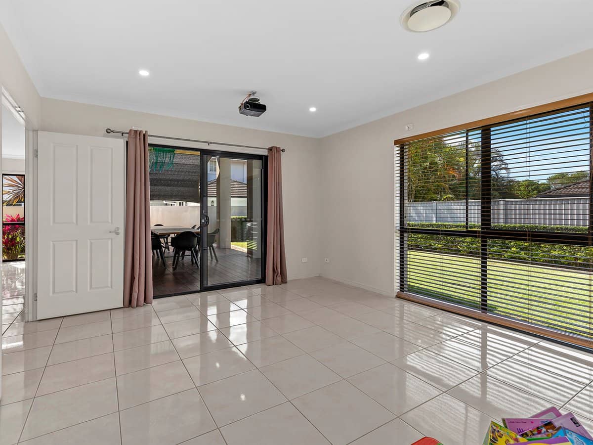 12 Trequanda Place, BRIDGEMAN DOWNS - Thumbnail 19