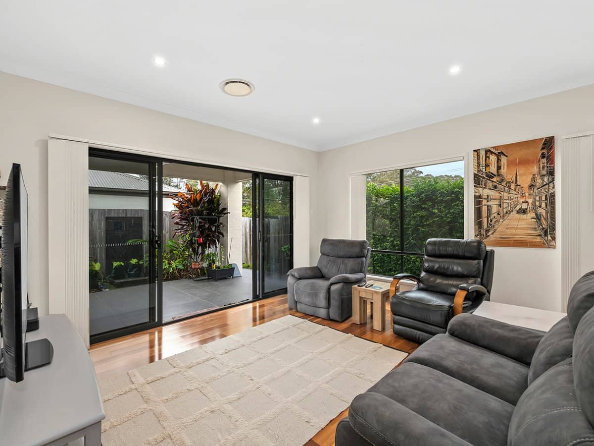 6 Scholard Crescent, BRIDGEMAN DOWNS - Thumbnail 4