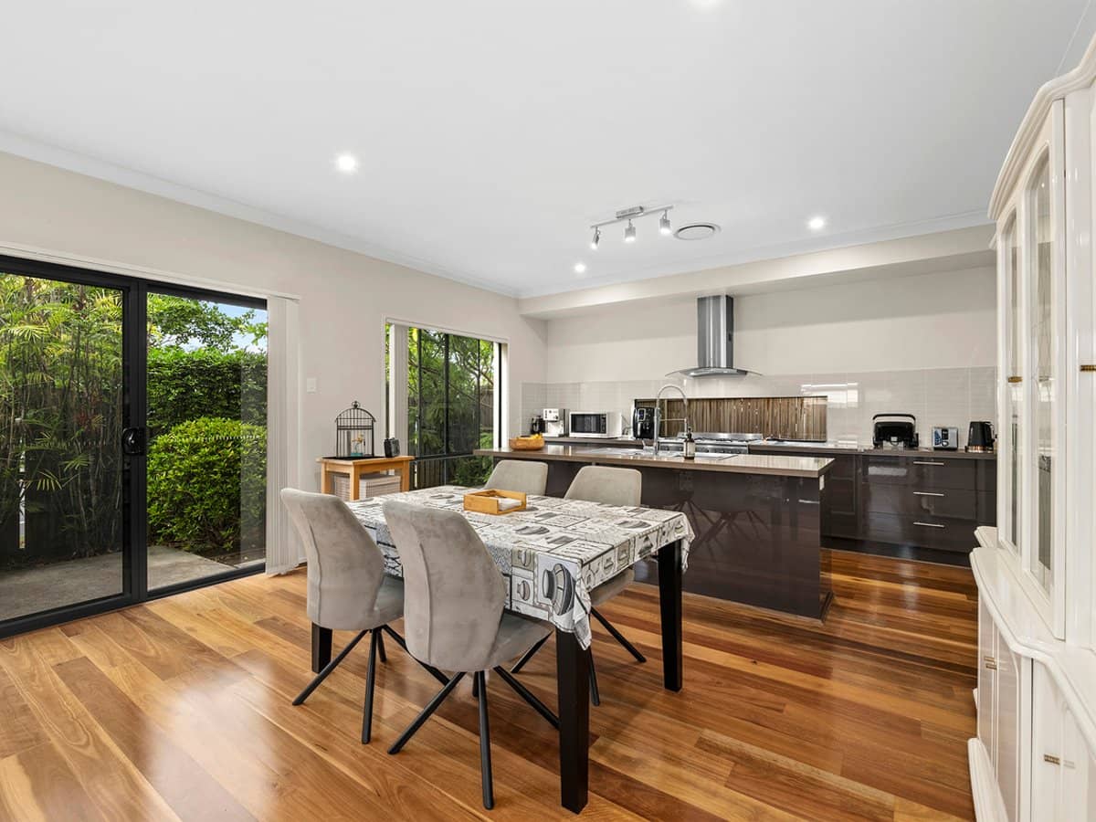 6 Scholard Crescent, BRIDGEMAN DOWNS - Thumbnail 5