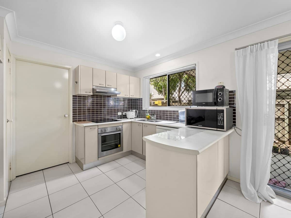 16 Bluebird Avenue, ELLEN GROVE - Thumbnail 4