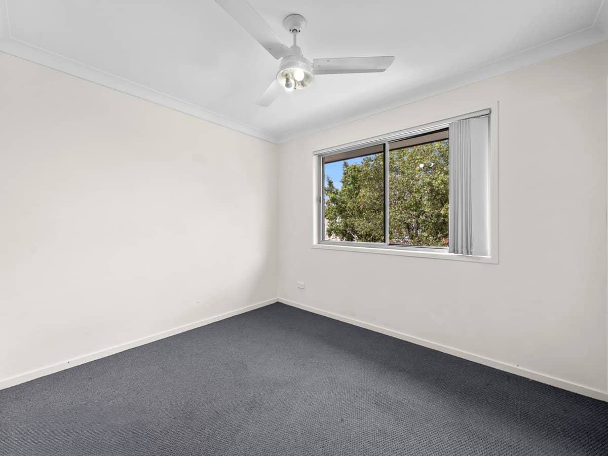 16 Bluebird Avenue, ELLEN GROVE - Thumbnail 11