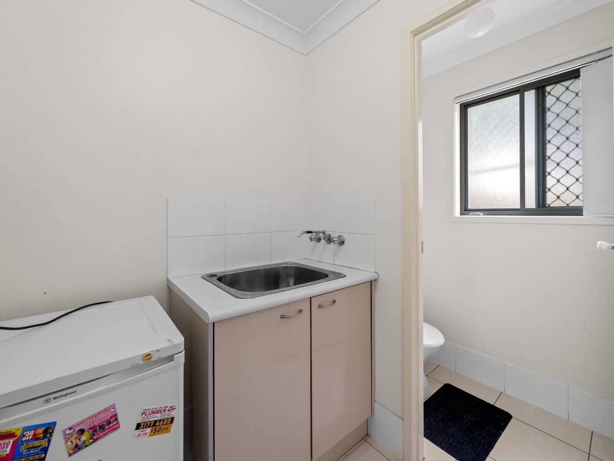 16 Bluebird Avenue, ELLEN GROVE - Thumbnail 12