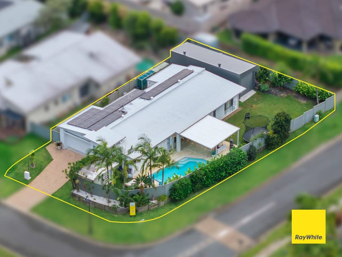 9 Emerson Drive, BONOGIN - Thumbnail 2