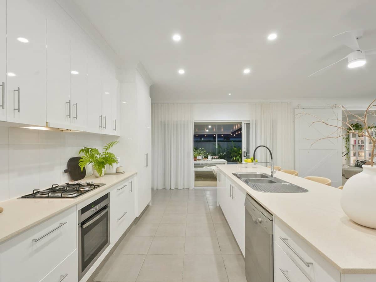 9 Emerson Drive, BONOGIN - Thumbnail 5