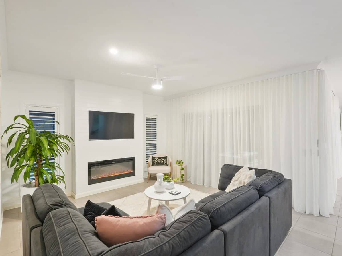 9 Emerson Drive, BONOGIN - Thumbnail 9