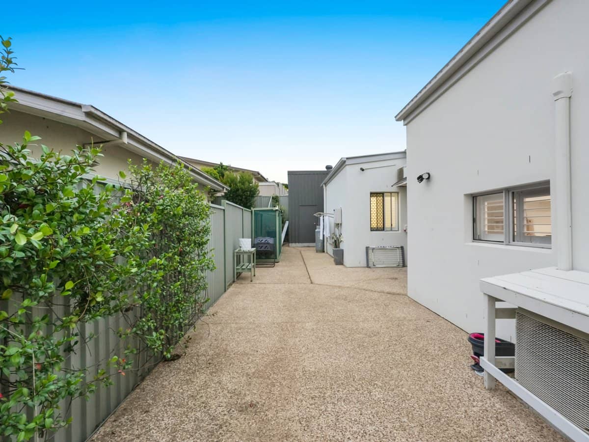 9 Emerson Drive, BONOGIN - Thumbnail 25