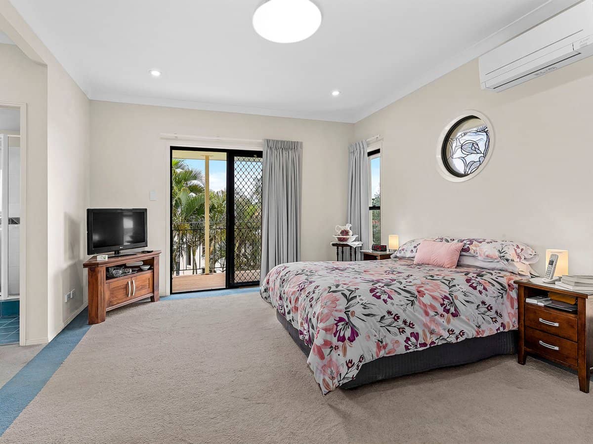 6 Waterford Place, BRIDGEMAN DOWNS - Thumbnail 6