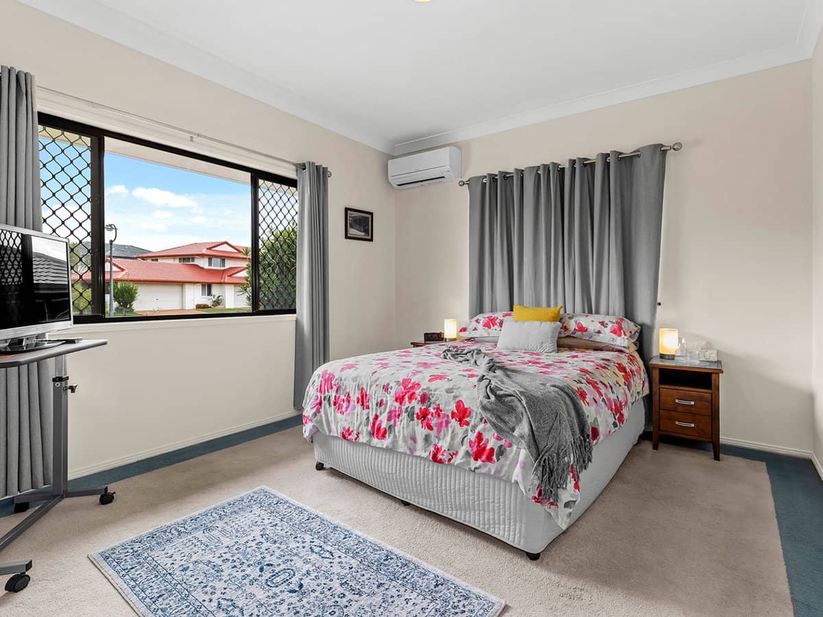 6 Waterford Place, BRIDGEMAN DOWNS - Thumbnail 8