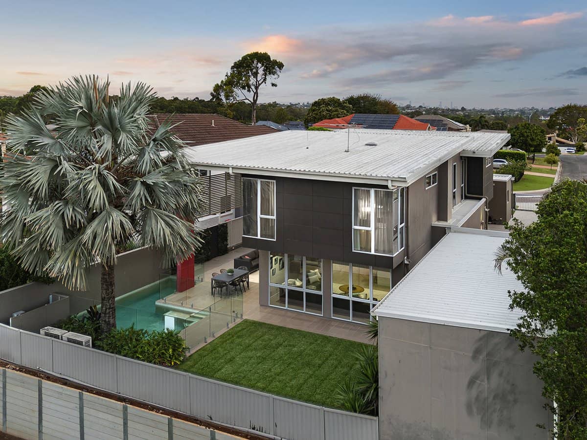 35 Picasso Crescent, CARSELDINE - Thumbnail 2