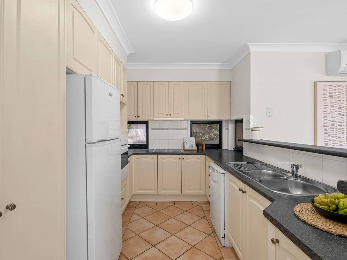 170 Galaxy Street, BRIDGEMAN DOWNS - Thumbnail 9