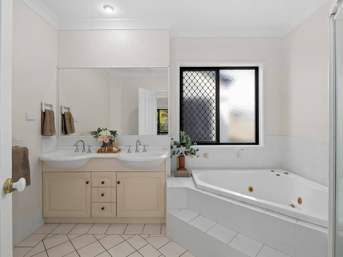 170 Galaxy Street, BRIDGEMAN DOWNS - Thumbnail 11