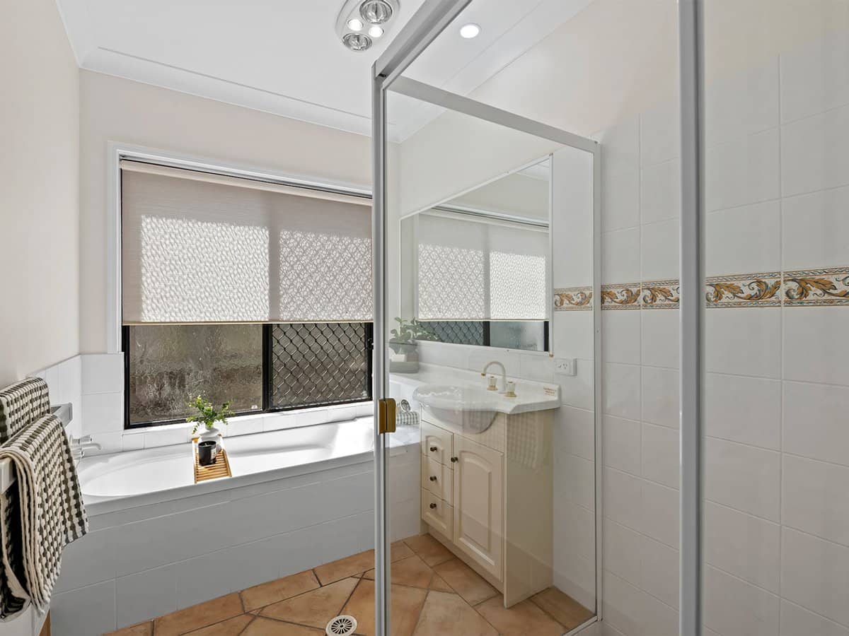 170 Galaxy Street, BRIDGEMAN DOWNS - Thumbnail 15