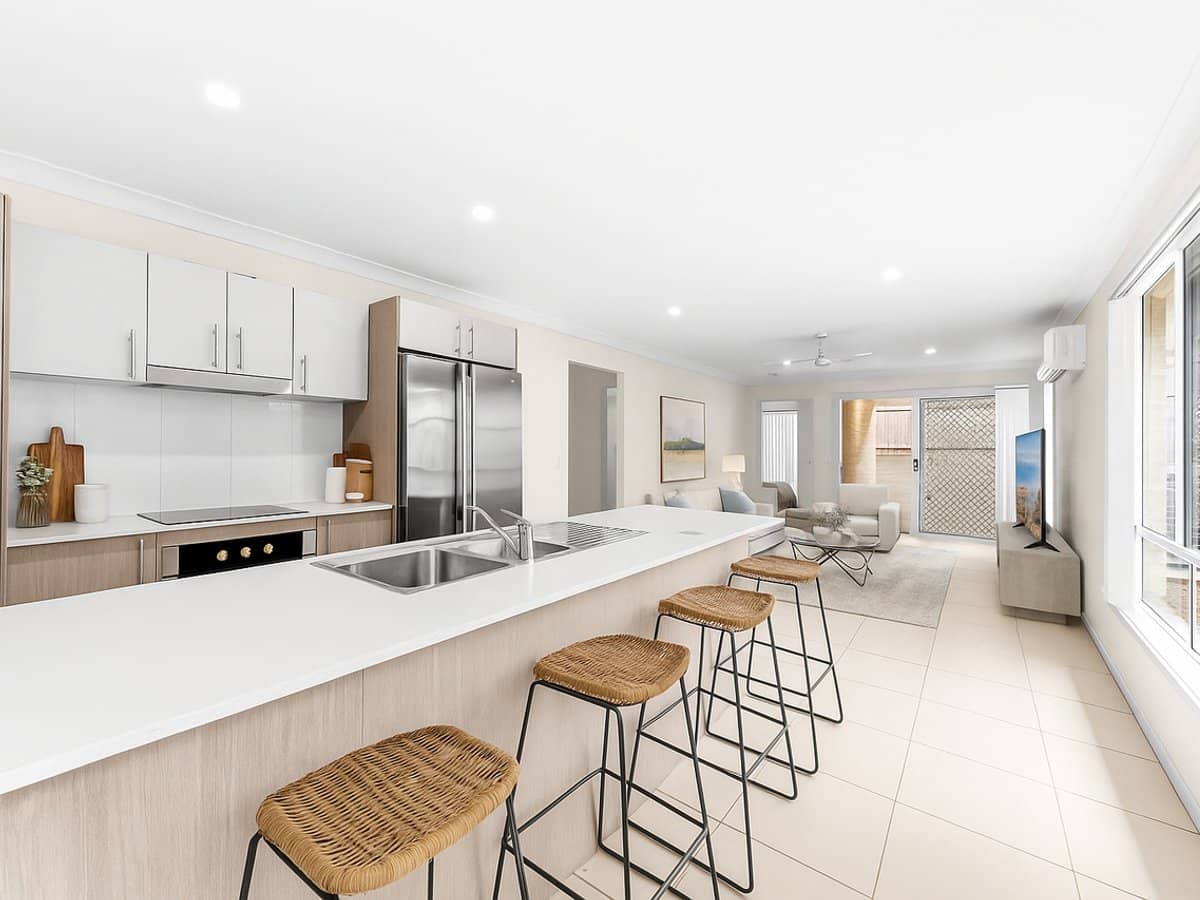 5 Larcom Crescent, REDBANK PLAINS - Thumbnail 3