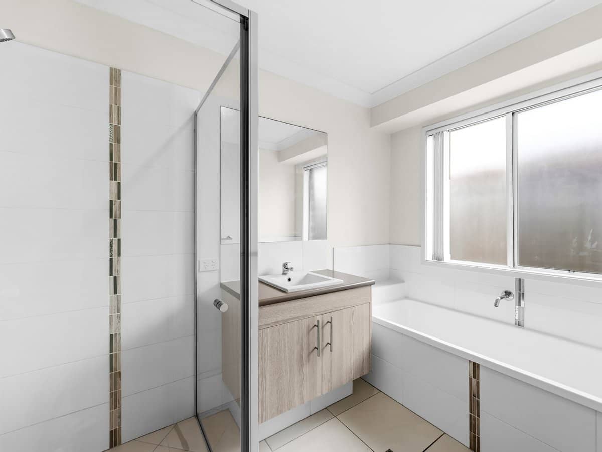 5 Larcom Crescent, REDBANK PLAINS - Thumbnail 9