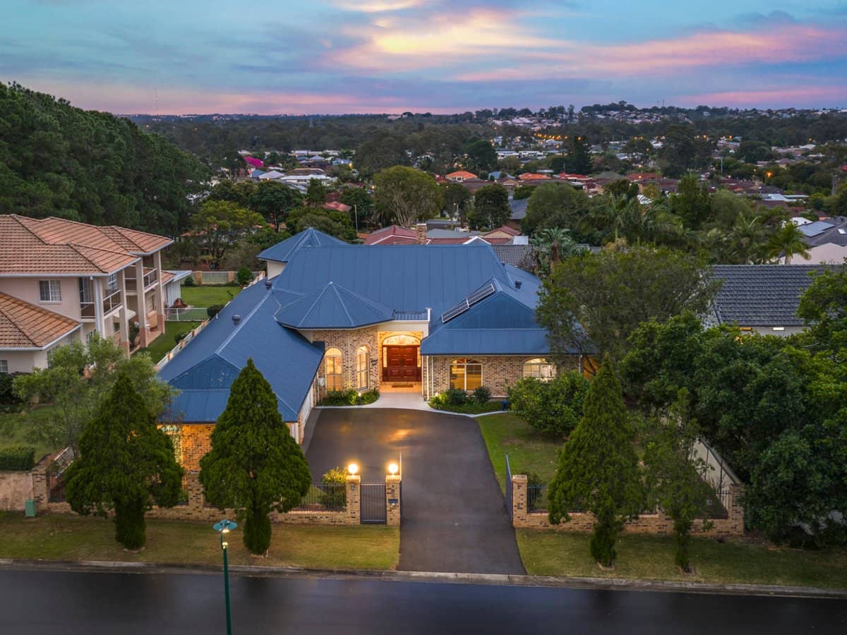 23 Picasso Crescent, CARSELDINE - Thumbnail 1