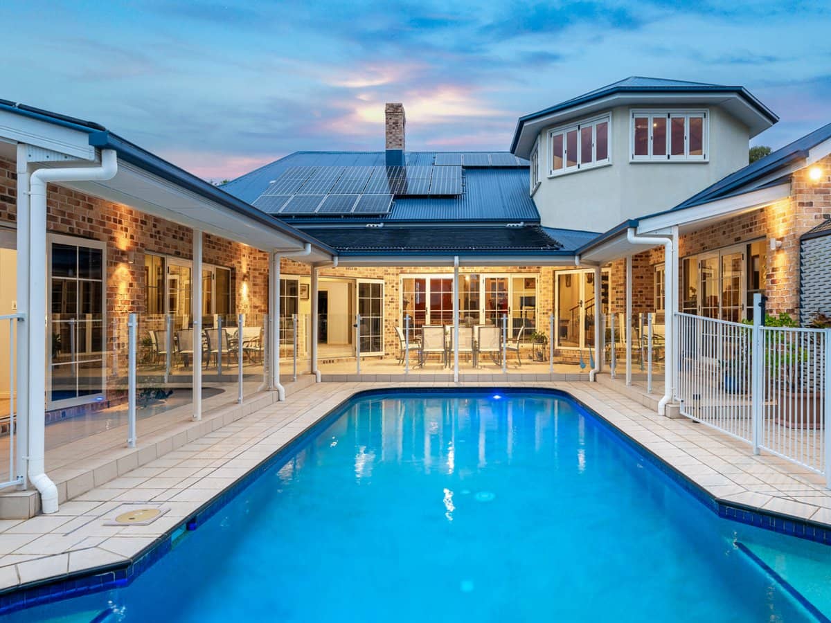 23 Picasso Crescent, CARSELDINE - Thumbnail 2