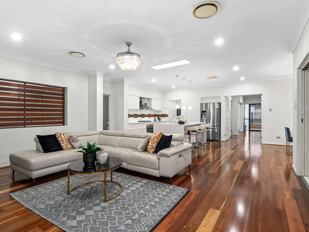 5 Silverbirch Place, BRIDGEMAN DOWNS - Thumbnail 4