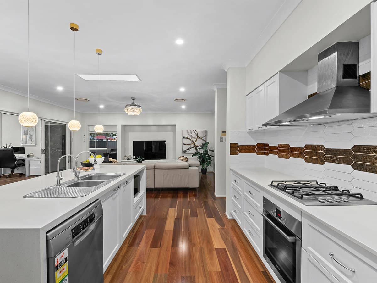 5 Silverbirch Place, BRIDGEMAN DOWNS - Thumbnail 8