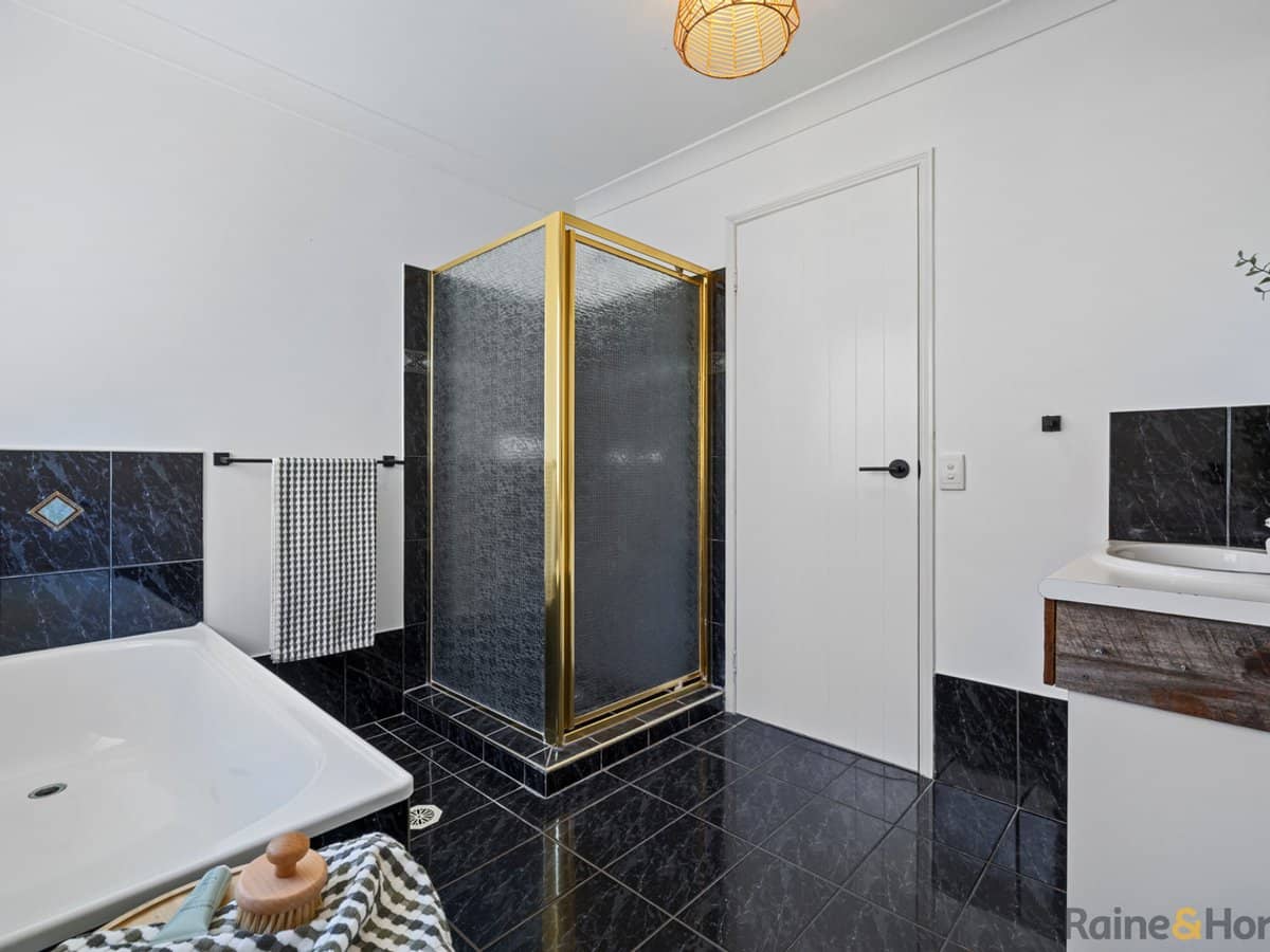 10 Miller Place, POTTSVILLE - Thumbnail 19