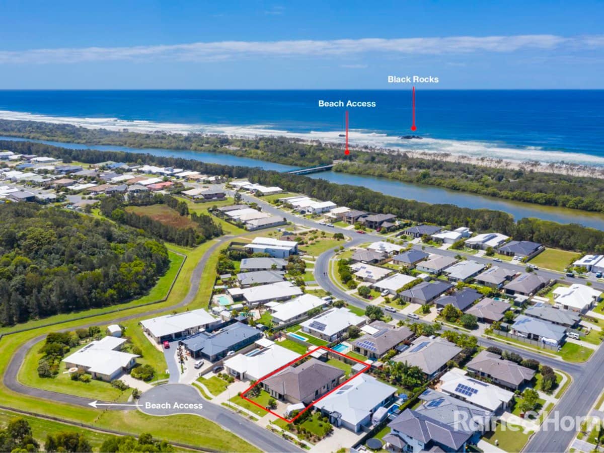 18 Toshack Place, POTTSVILLE - Thumbnail 1