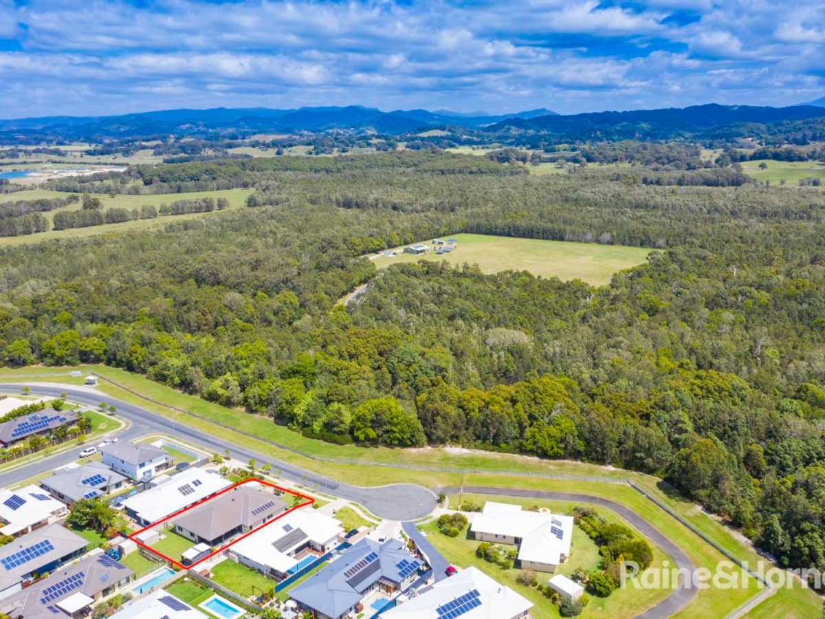 18 Toshack Place, POTTSVILLE - Thumbnail 2