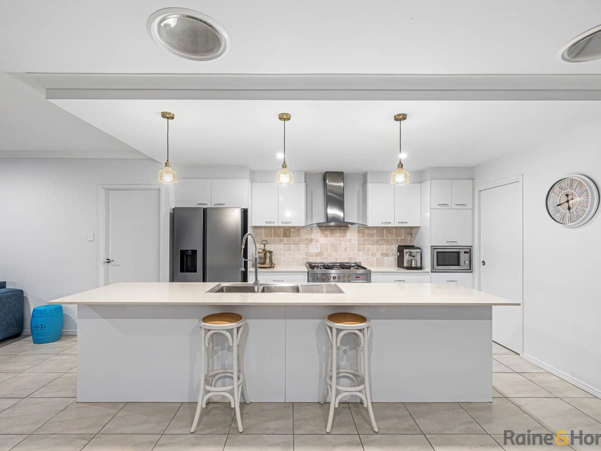 18 Toshack Place, POTTSVILLE - Thumbnail 4