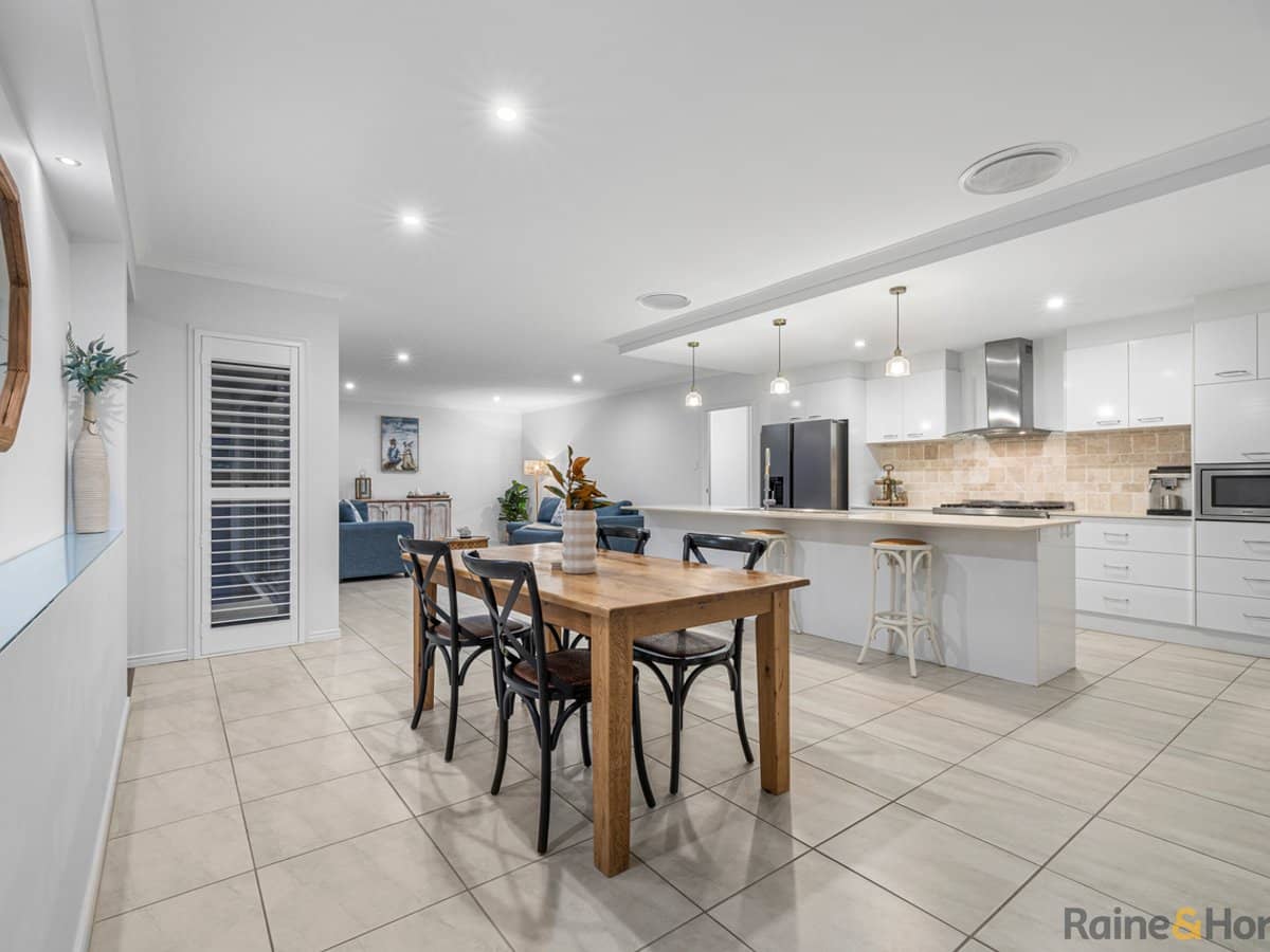 18 Toshack Place, POTTSVILLE - Thumbnail 5