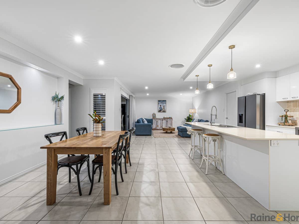 18 Toshack Place, POTTSVILLE - Thumbnail 6