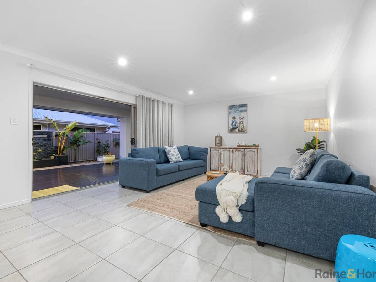 18 Toshack Place, POTTSVILLE - Thumbnail 8