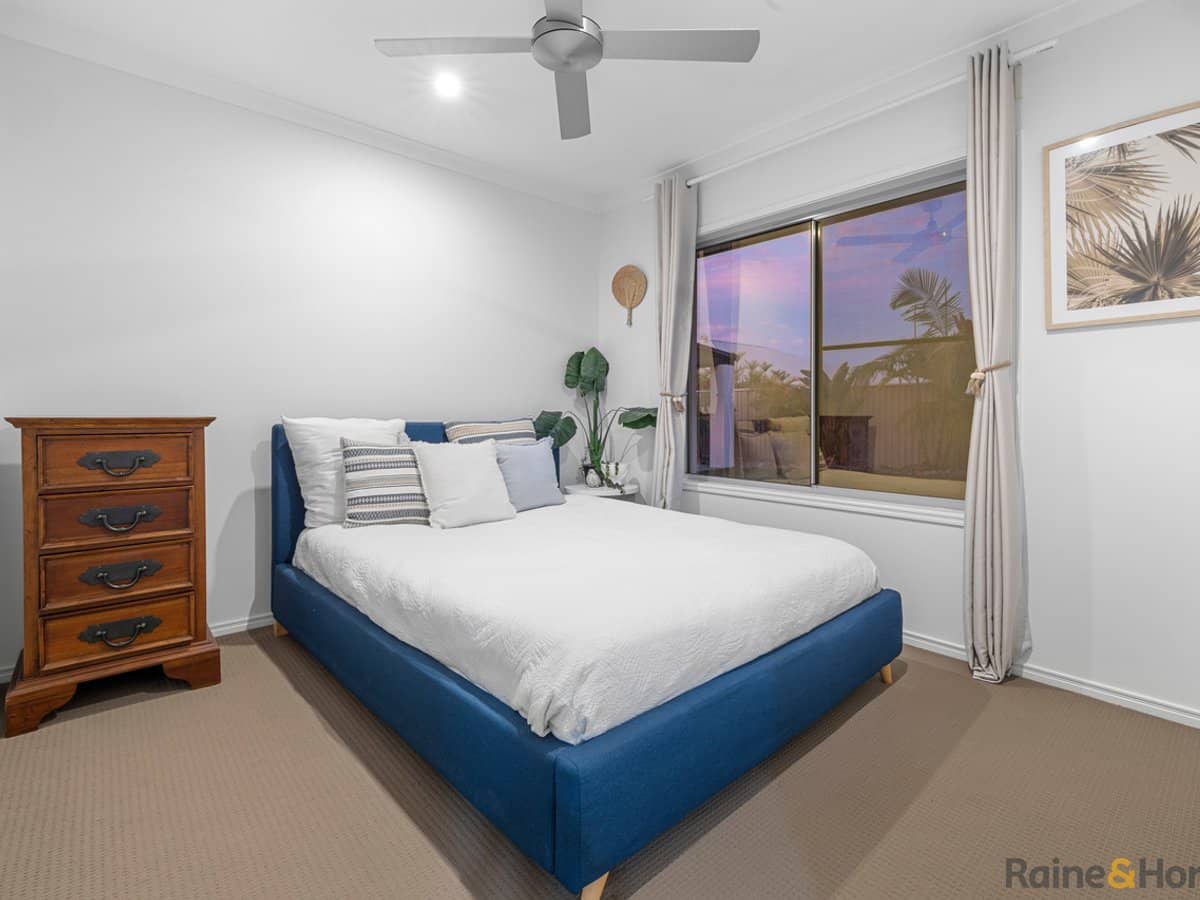 18 Toshack Place, POTTSVILLE - Thumbnail 13