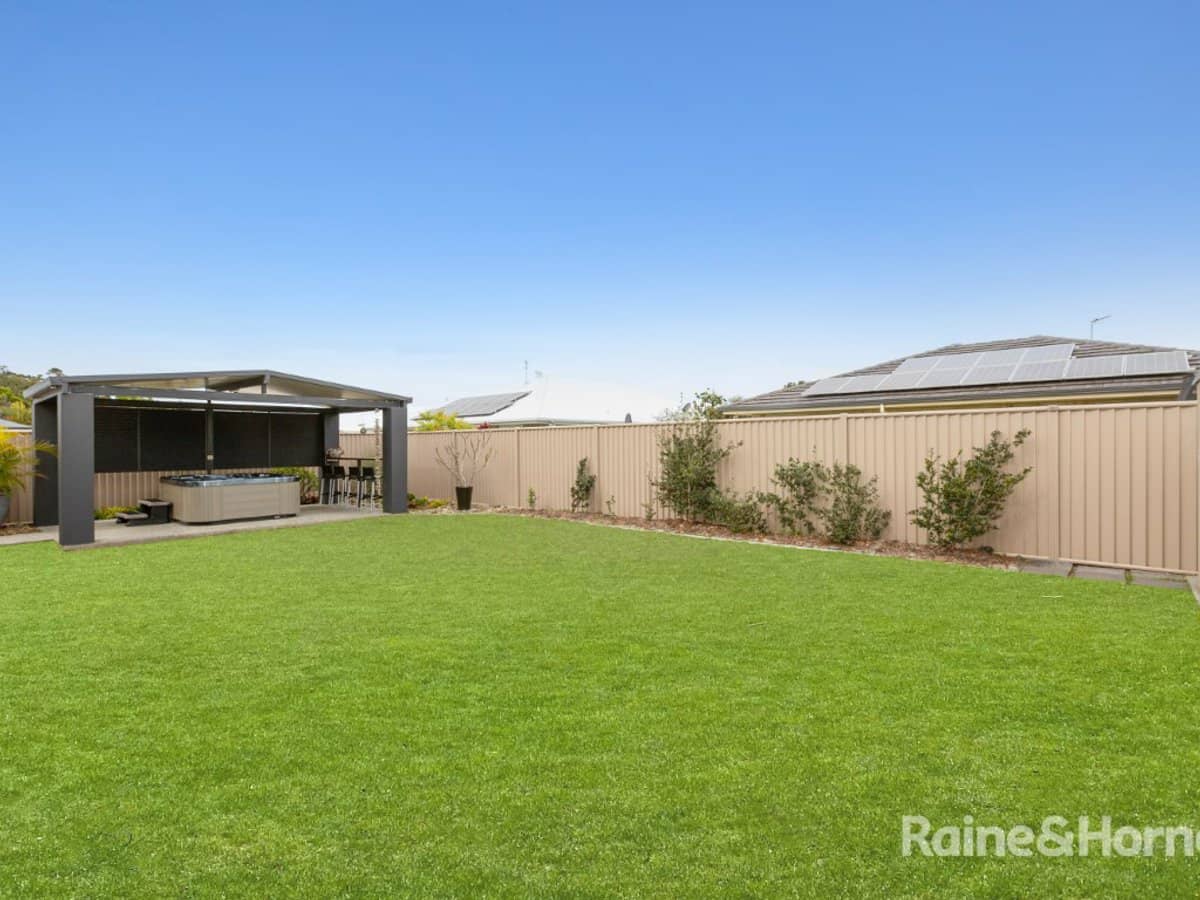 18 Toshack Place, POTTSVILLE - Thumbnail 20