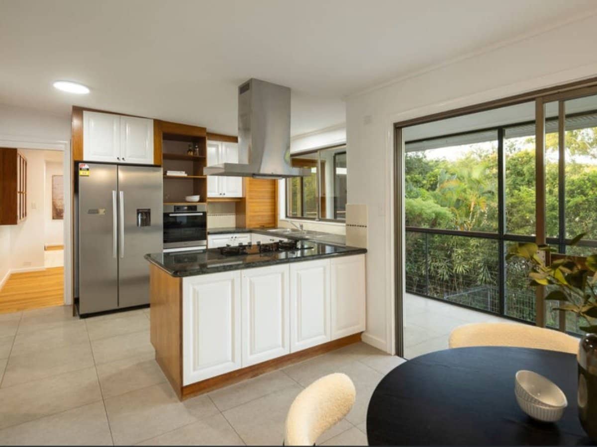 57 Blackstone Street, INDOOROOPILLY - Thumbnail 7