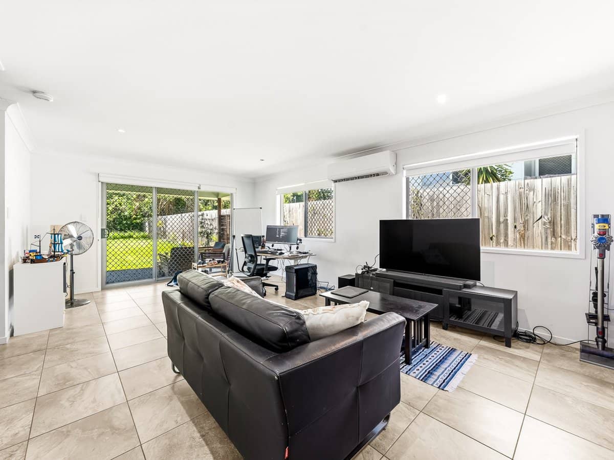 9 Fair Street, ONE MILE - Thumbnail 5