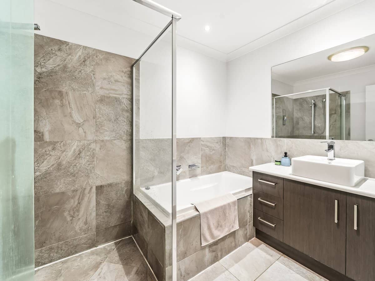 9 Fair Street, ONE MILE - Thumbnail 8