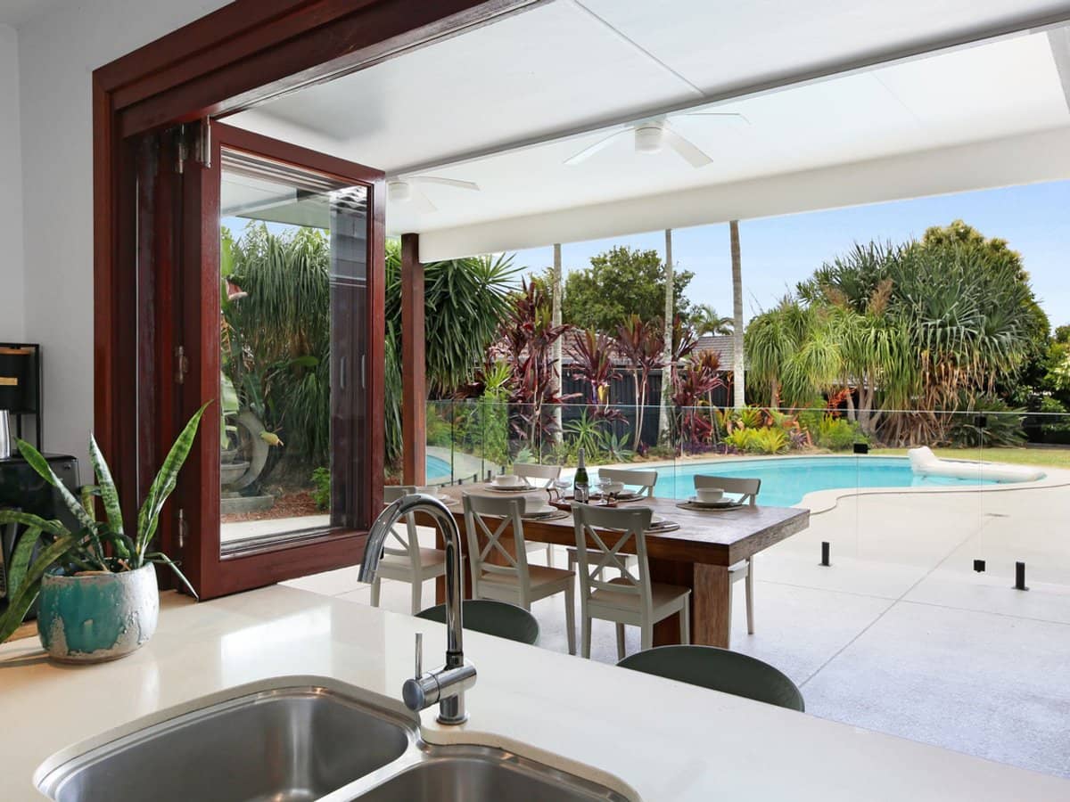 25 Huntingdale Crescent, ROBINA - Thumbnail 1