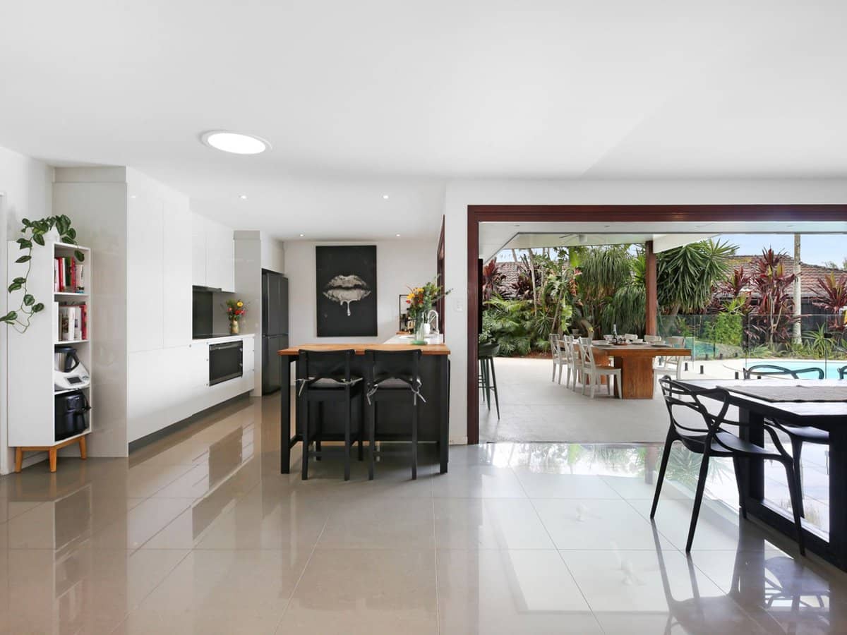 25 Huntingdale Crescent, ROBINA - Thumbnail 4