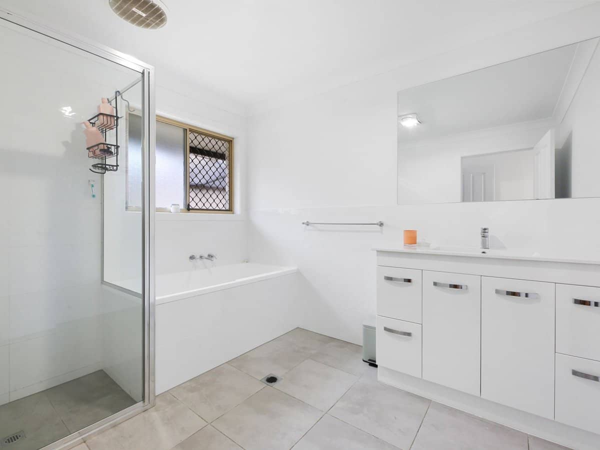 25 Huntingdale Crescent, ROBINA - Thumbnail 16