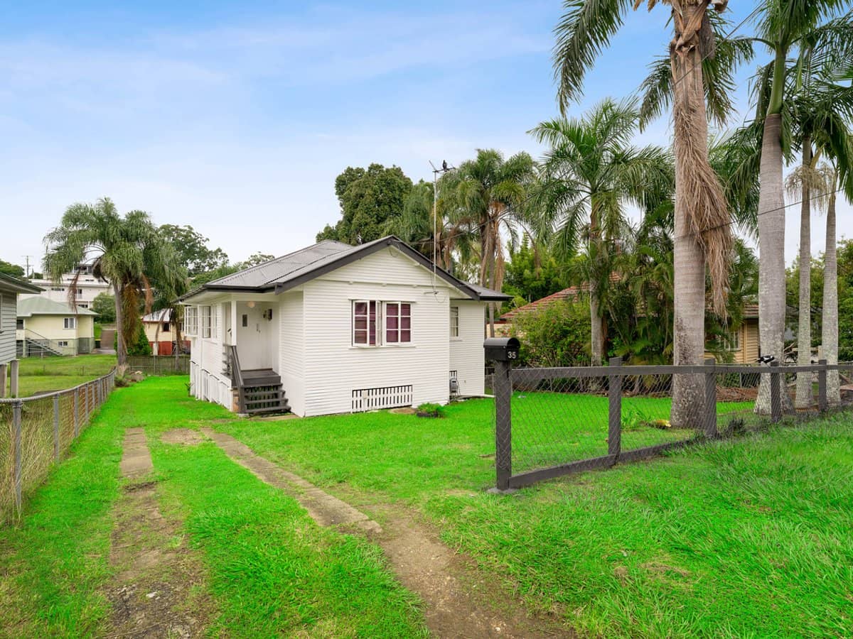 35 Steele Street, HOLLAND PARK - Thumbnail 1