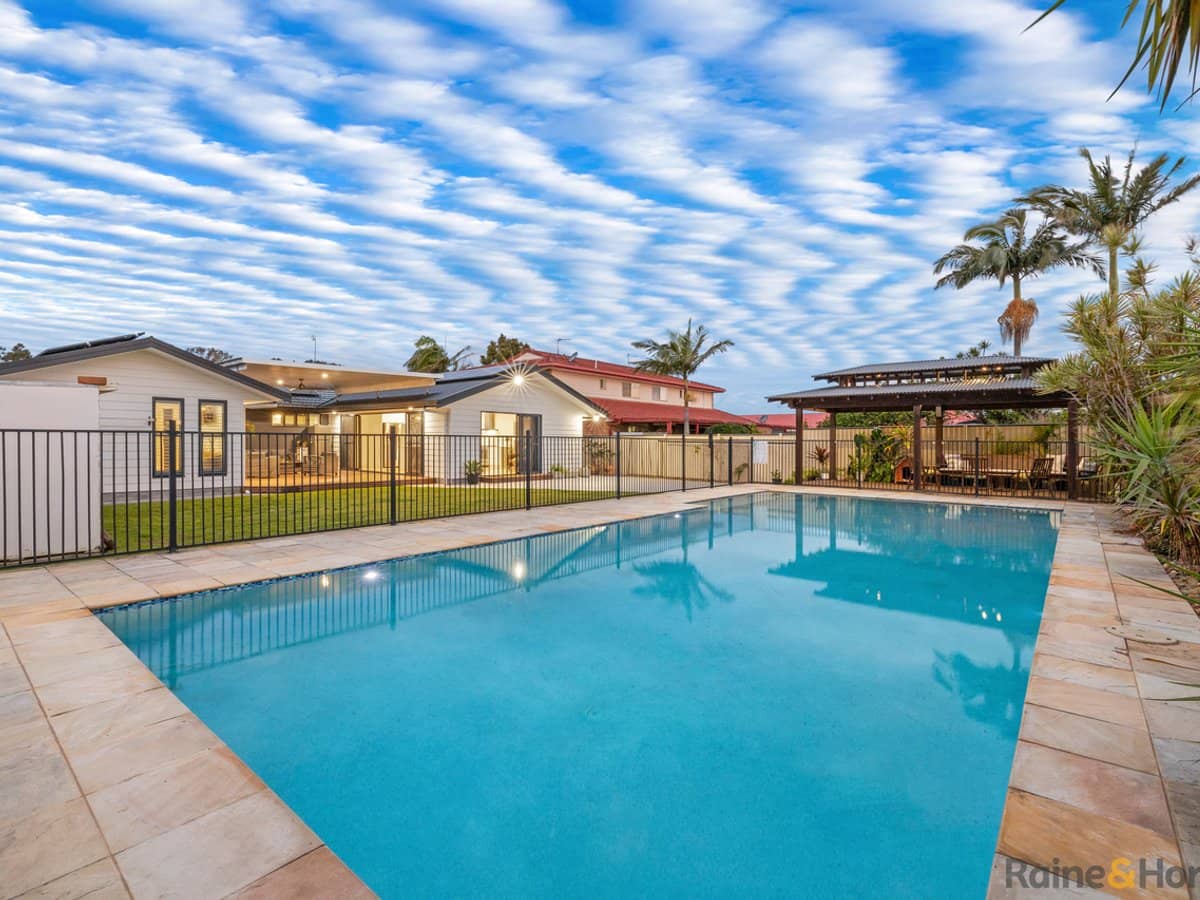 50 Overall Drive, POTTSVILLE - Thumbnail 2