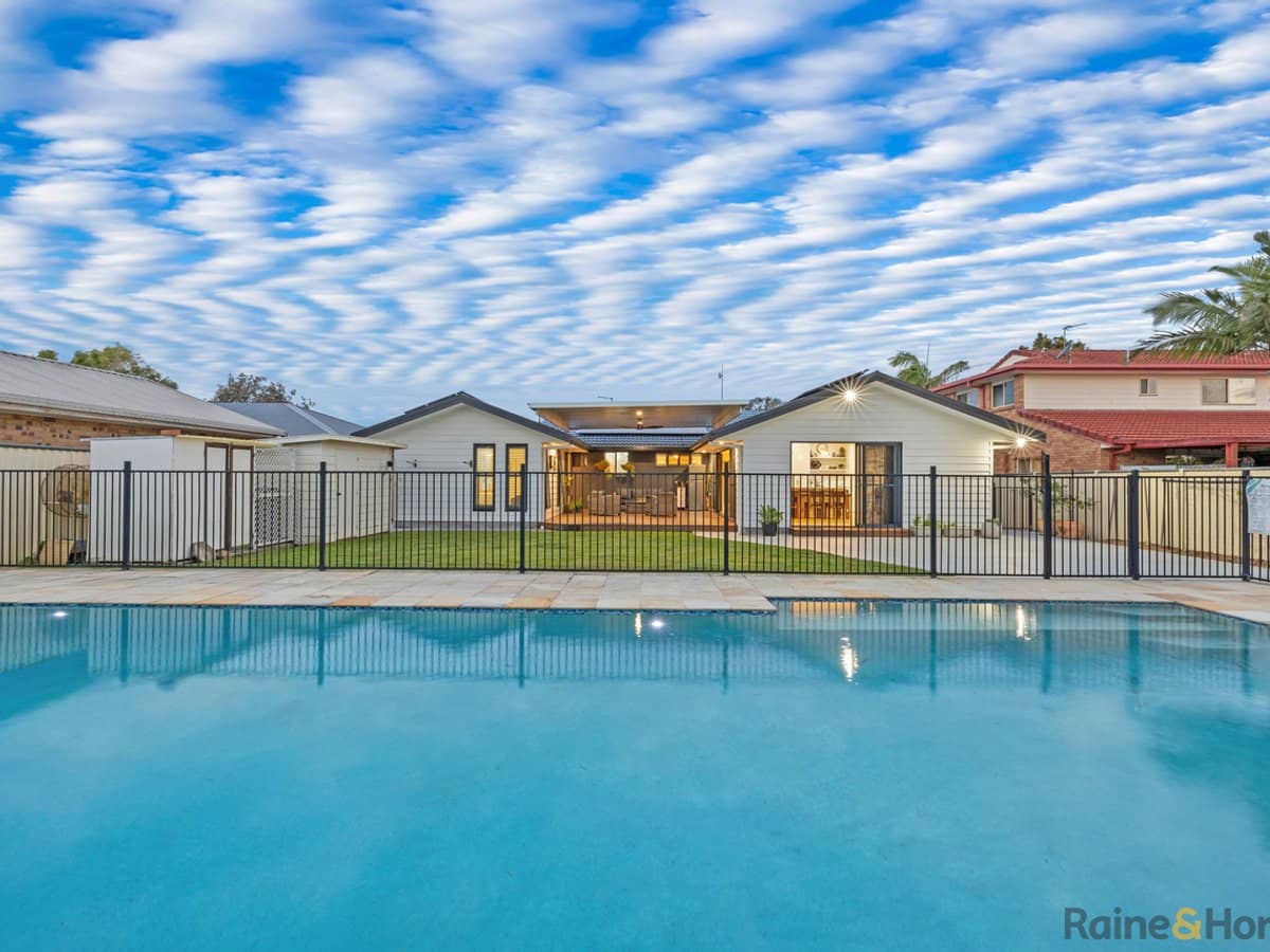 50 Overall Drive, POTTSVILLE - Thumbnail 3