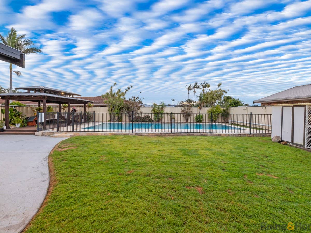 50 Overall Drive, POTTSVILLE - Thumbnail 4